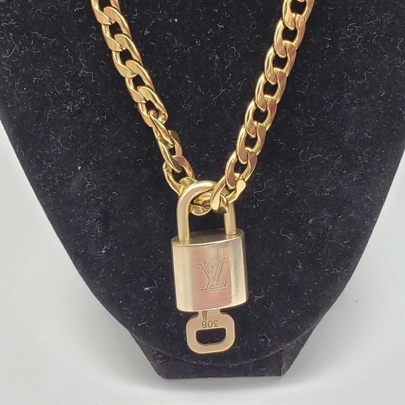 Louis Vuitton Gold Padlock W/ Unbranded Stainless Steel Gold Plated Cuban Chain - Picture 3 of 5